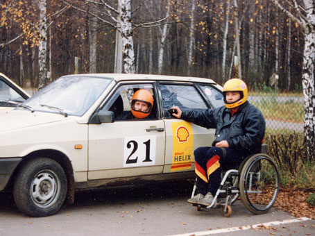 Виктор Вахлаков (в машине) и Анатолий Кукин - соревнования в автоклубе МАКИ