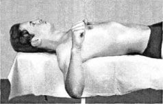 Лечебная поза-движение при болях в плече при заведении руки за спину