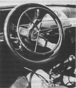 Разные варианты ручного управления, установленного на автомобилях членов автоклуба МАКИ
