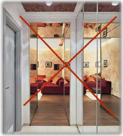 В тамбурах, лестничных клетках и у эвакуационных выходов не допускается применять зеркальные стены