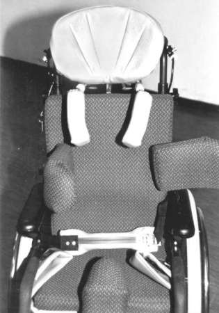 Это система фиксаторов для сидения, встроенная в инвалидную коляску