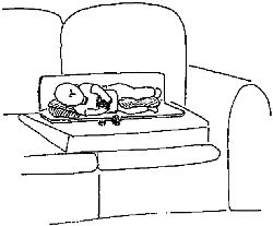 Если положить на диван угловую доску, некоторые маленькие дети чувствуют себя гораздо увереннее