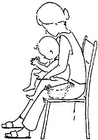Можно поставить горшок на стул между своих ног, так будет легче перенести вес тела ребенка вперед