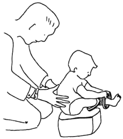 Папа надевает колечки на ножки ребенка и побуждает его взять колечко рукой и снять его