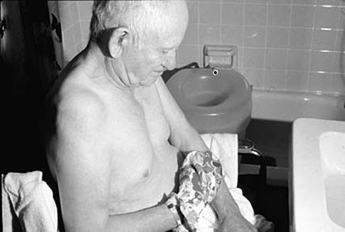 Рукавичка для мытья предназначена пациентам с уменьшением выносливости и нарушением координации