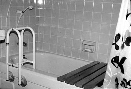 Сиденье для ванны предназначена пациентам, которым тяжело входить и садиться в ванну